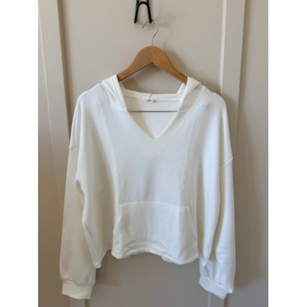 Timing LA NWT Cream/white Hoodie and Shorts Two Piece vacation Lounge Medium - Picture 2 of 7